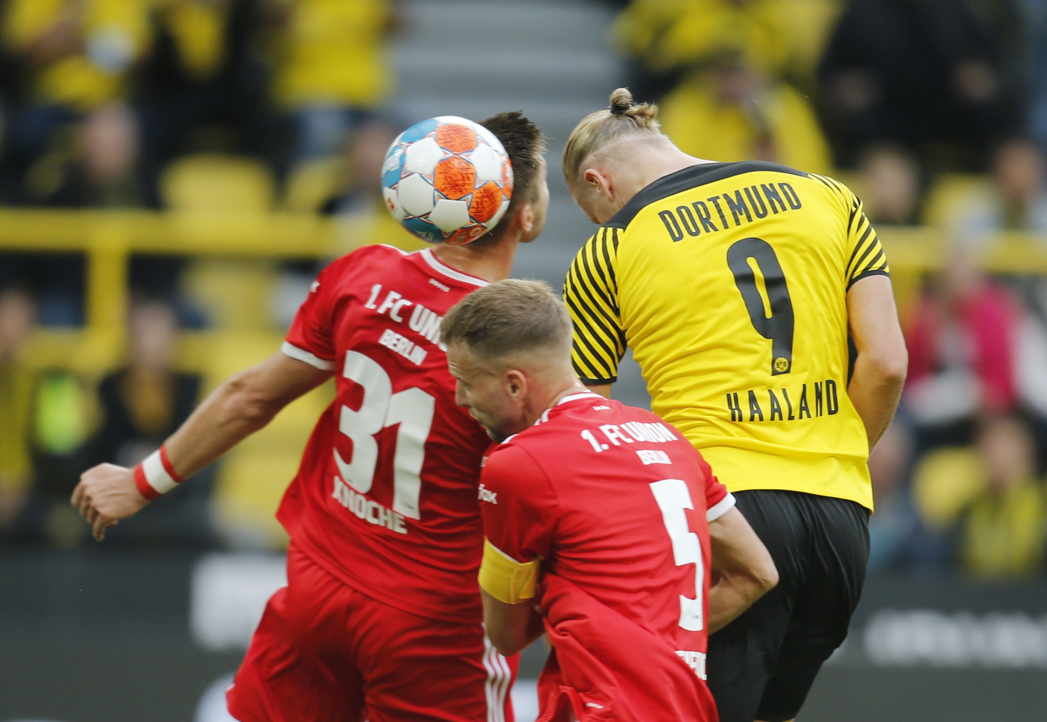 Dortmund bám sát Bayern Munich tại Bundesliga