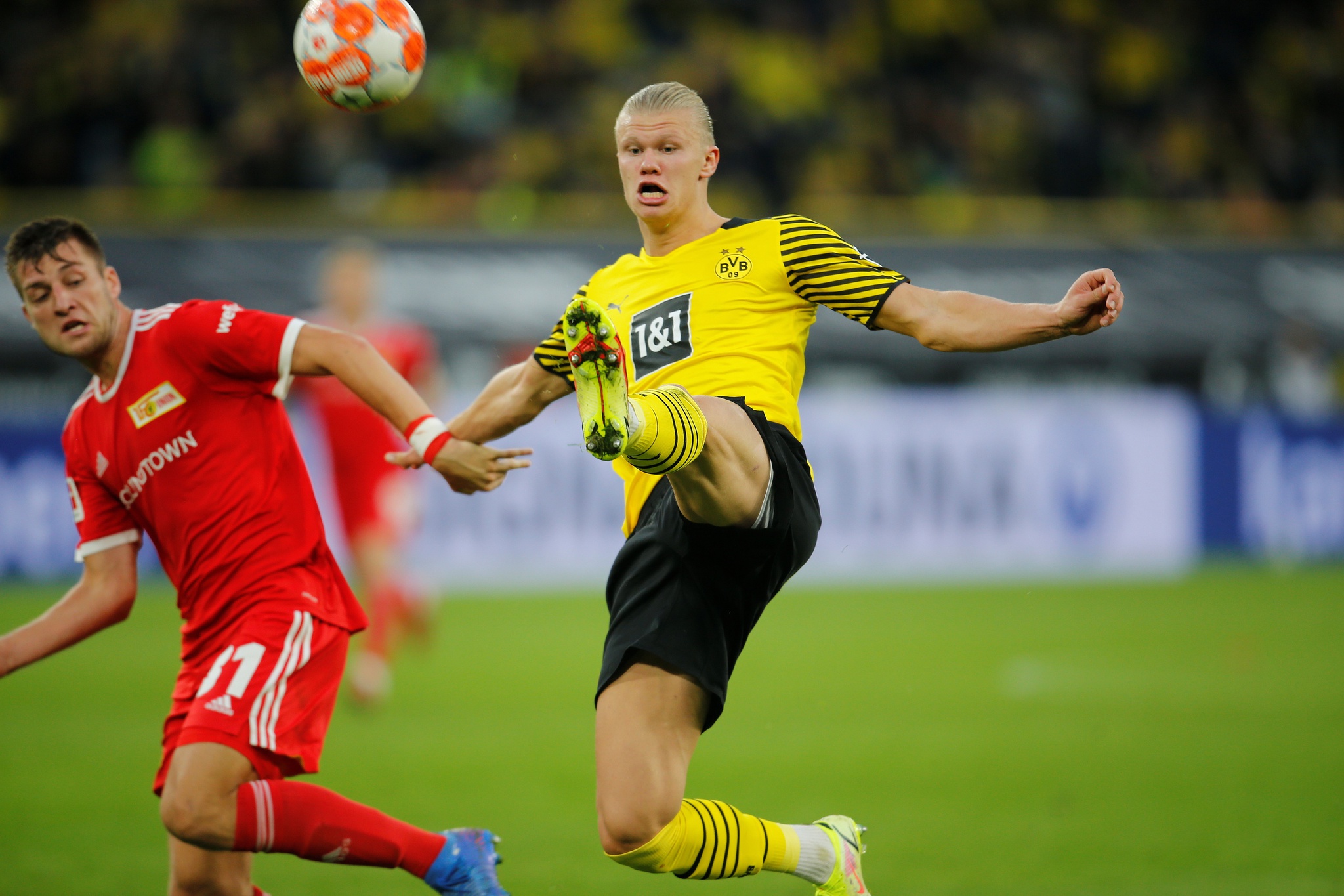 Haaland tiếp tục ghi bàn cho Dortmund