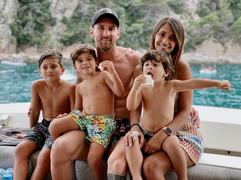 Gia đình của Messi dần ổn định cuộc sống ở Paris