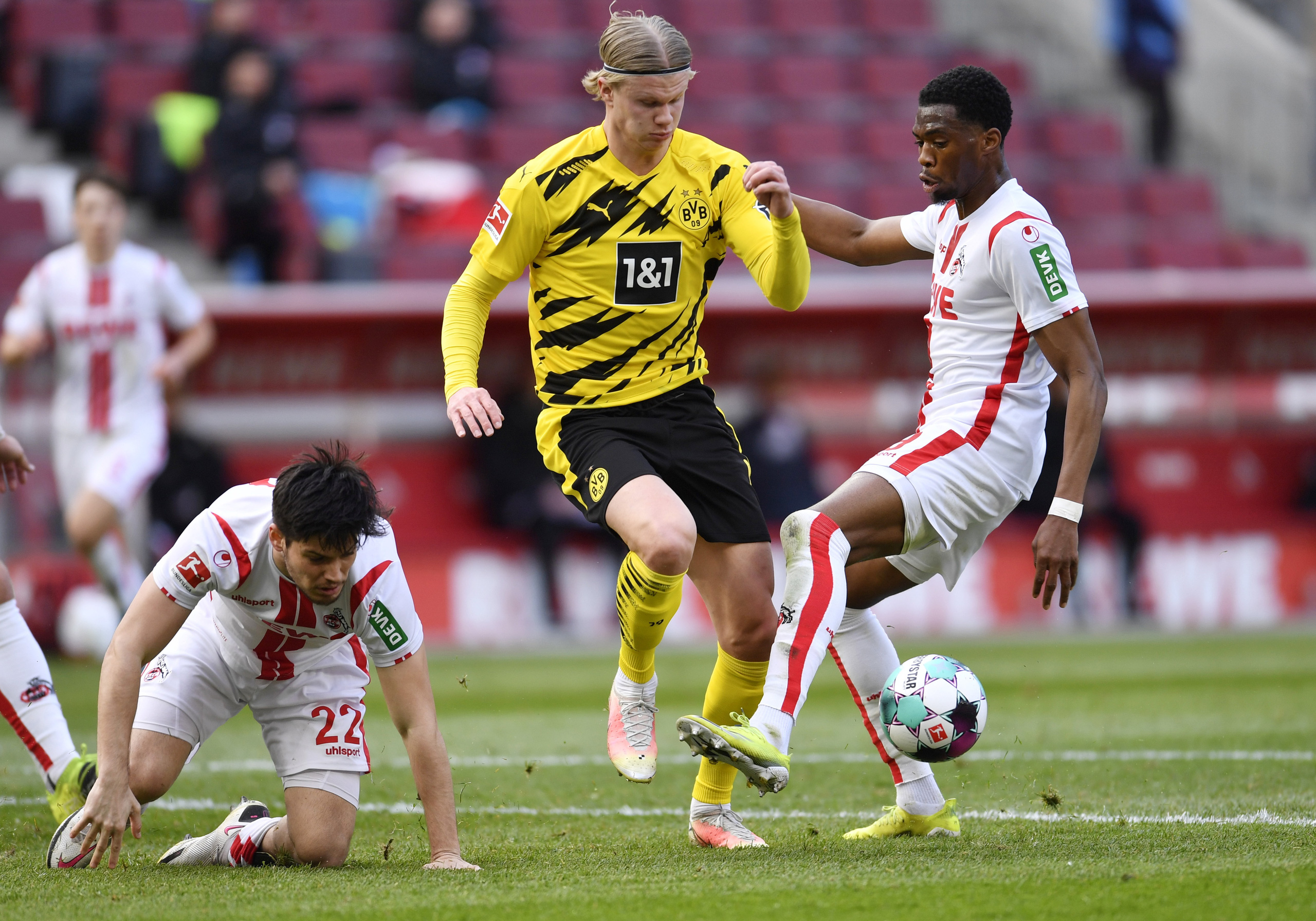 HLV Dortmund nói rằng chấn thương của Haaland không quá nghiêm trọng