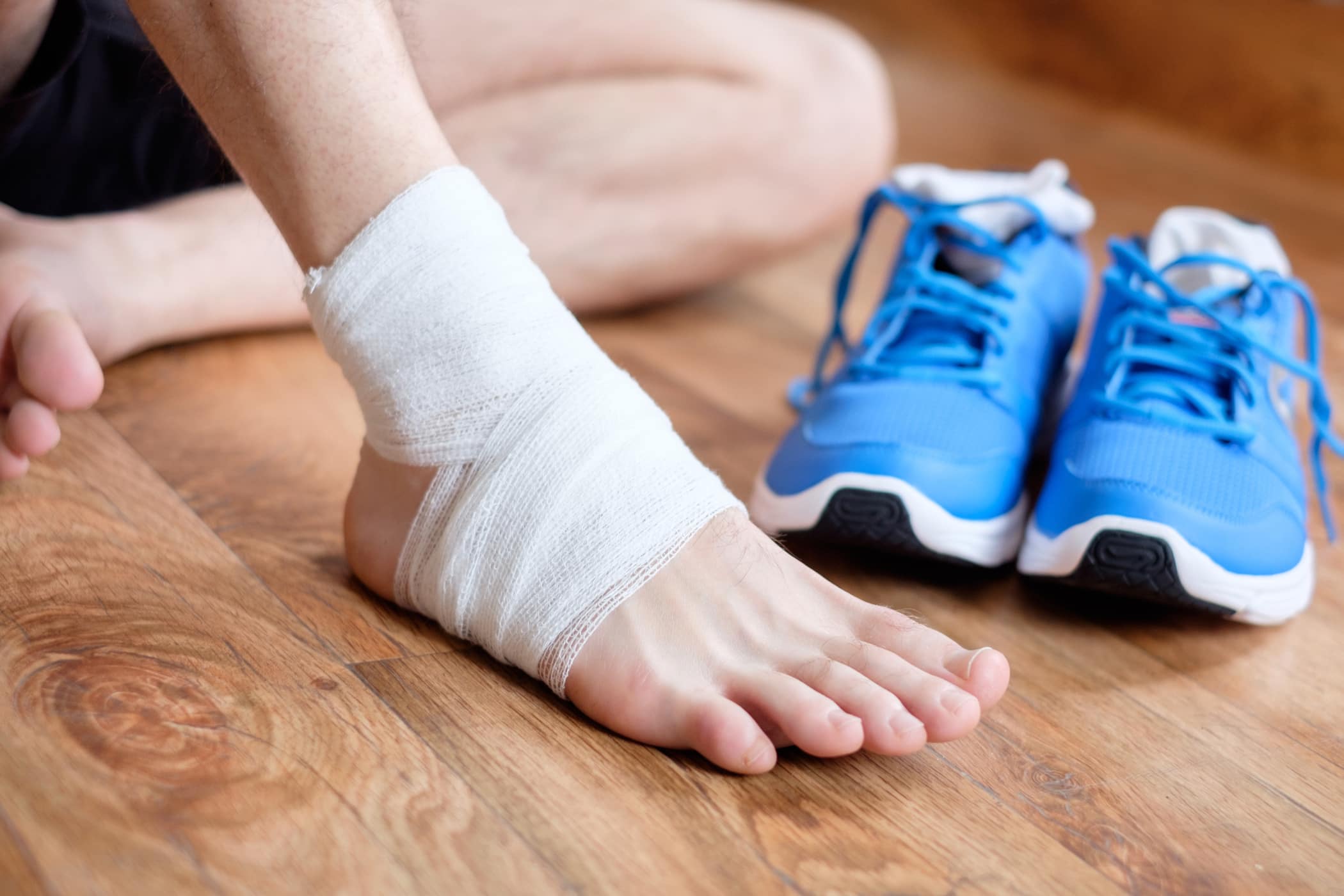 Cách chữa lật cổ chân dành cho người chơi bóng chuyền