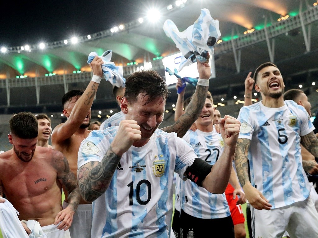 CĐV Argentina đặc biệt cổ vũ Messi trước Chung kết Copa