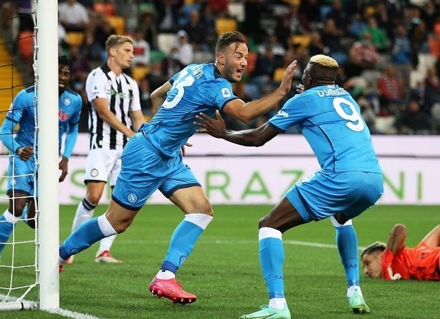 Tại trận đấu muộn vòng 4 giải Serie A, các cầu thủ Napoli đã có chiến thắng đậm với tỷ số 4-0