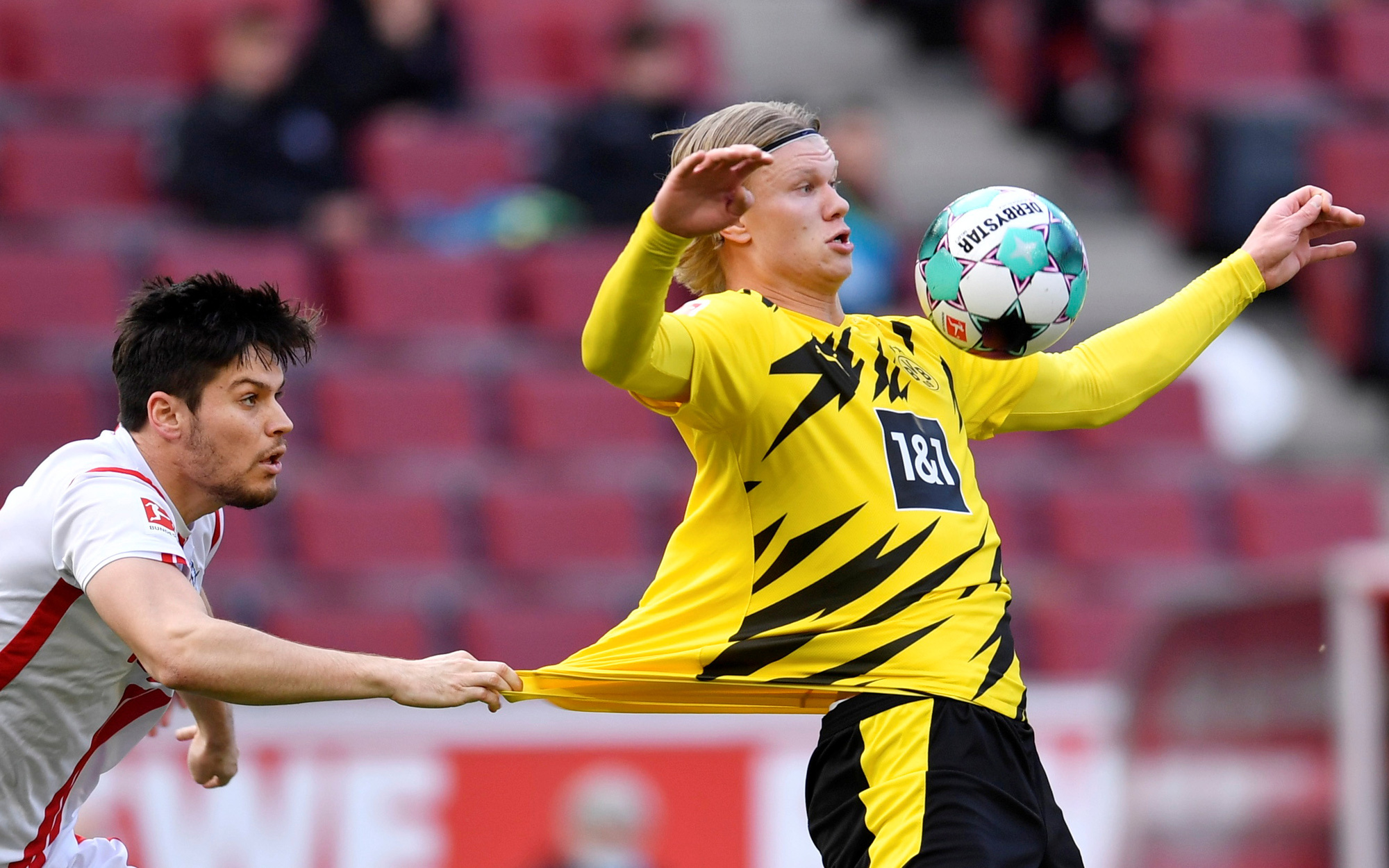 Haaland gặp chấn thương trong trận đấu giữa Dortmund và Bayern