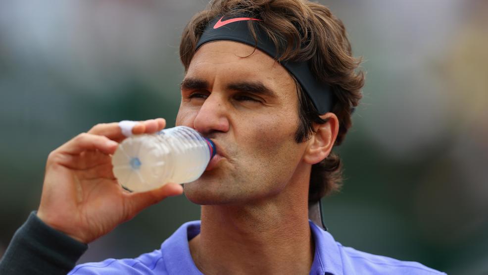 Uống nước và những điều lưu ý cho VĐV tennis